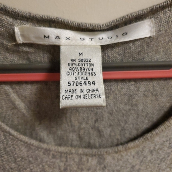 NWT MAX STUDIO Long Sleeved Gray Womens Sweater - Picture 2 of 6